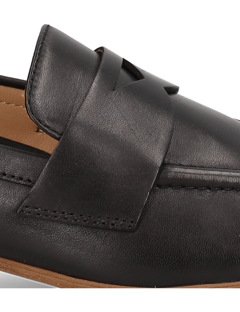 POE-hladká-kůže-klasické-nazouvací-boty-stříbrná