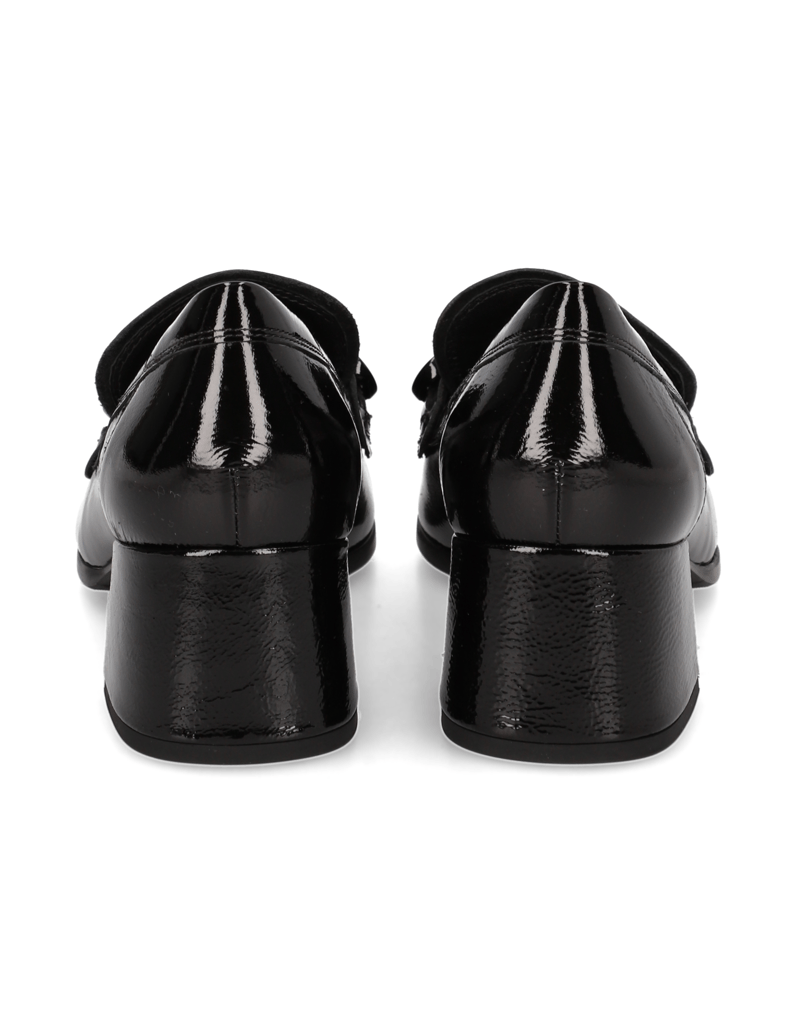 Högl-lakirano-usnje-salonarji