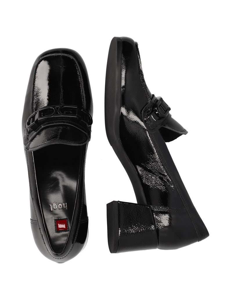 Högl-lakirano-usnje-salonarji