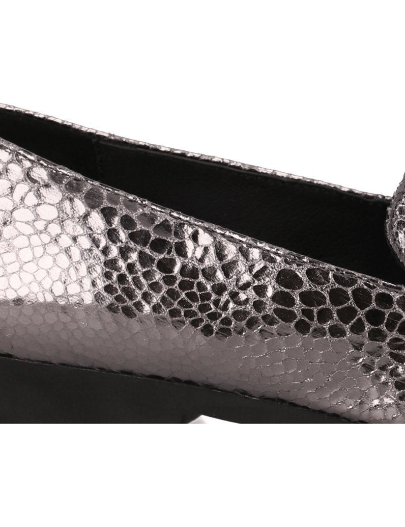 Silvia-Schneider-AUDREY-schwarz