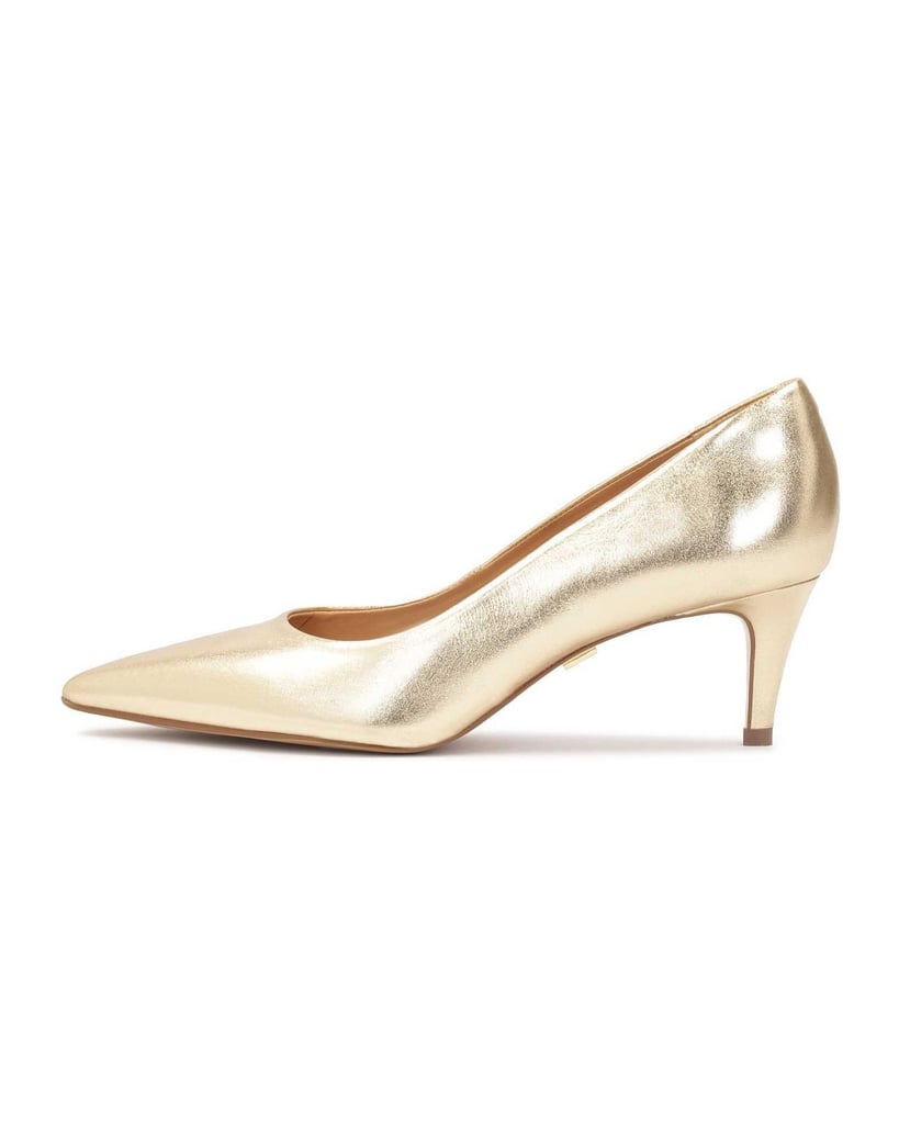 Kazar-Classic-gold-pumps-with-low-heel-zlatá