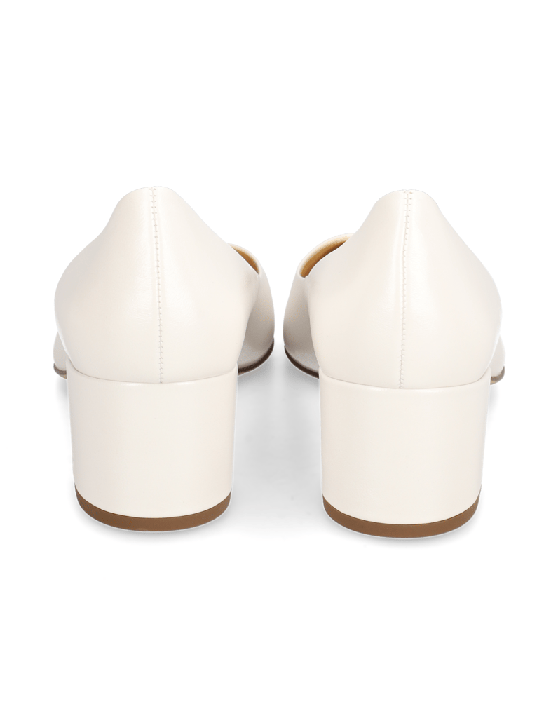 Högl-lakirano-usnje-salonarji