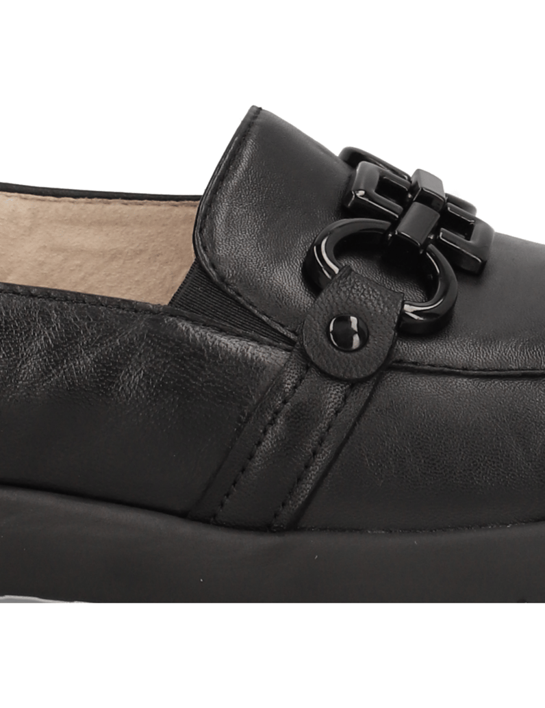 DELKA-hladká-koža-klasická-nazúvacia-obuv-čierna