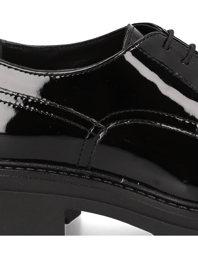 Pat-Calvin-lakovaná-syntetika-sportovní-polobo-černá