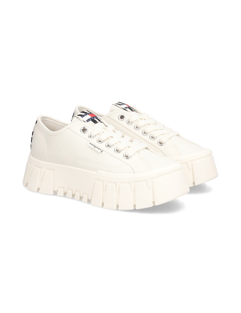 Tommy-Jeans-superge-bela