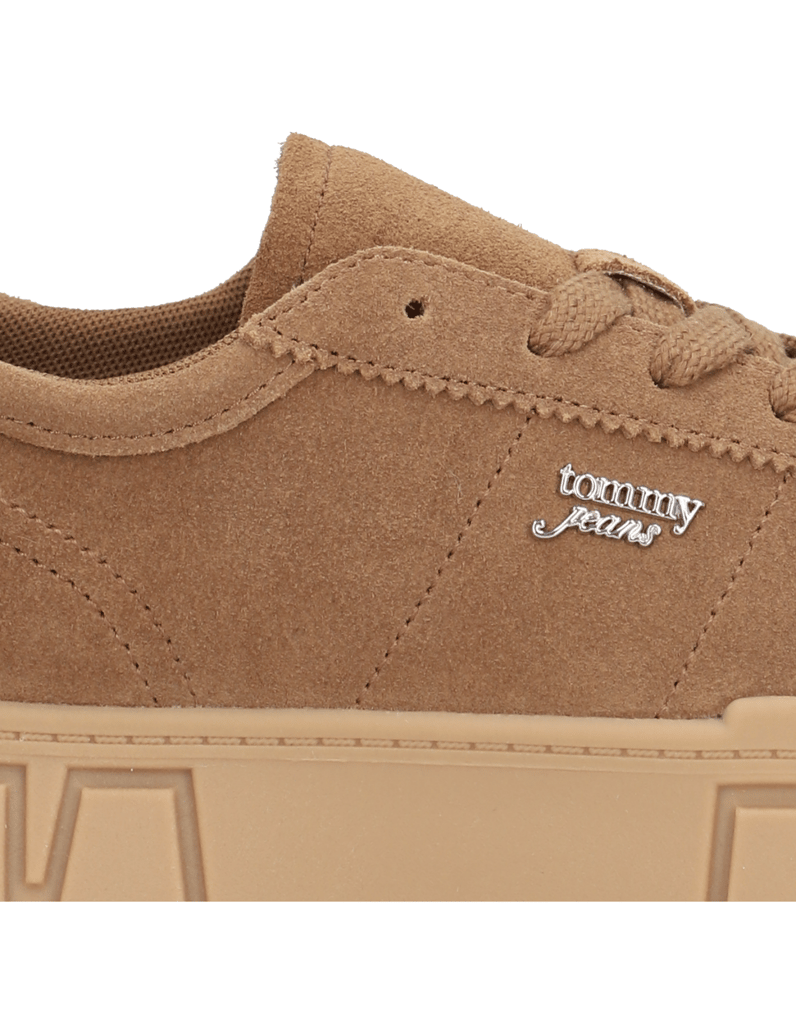 Tommy-Jeans-superge-konjak