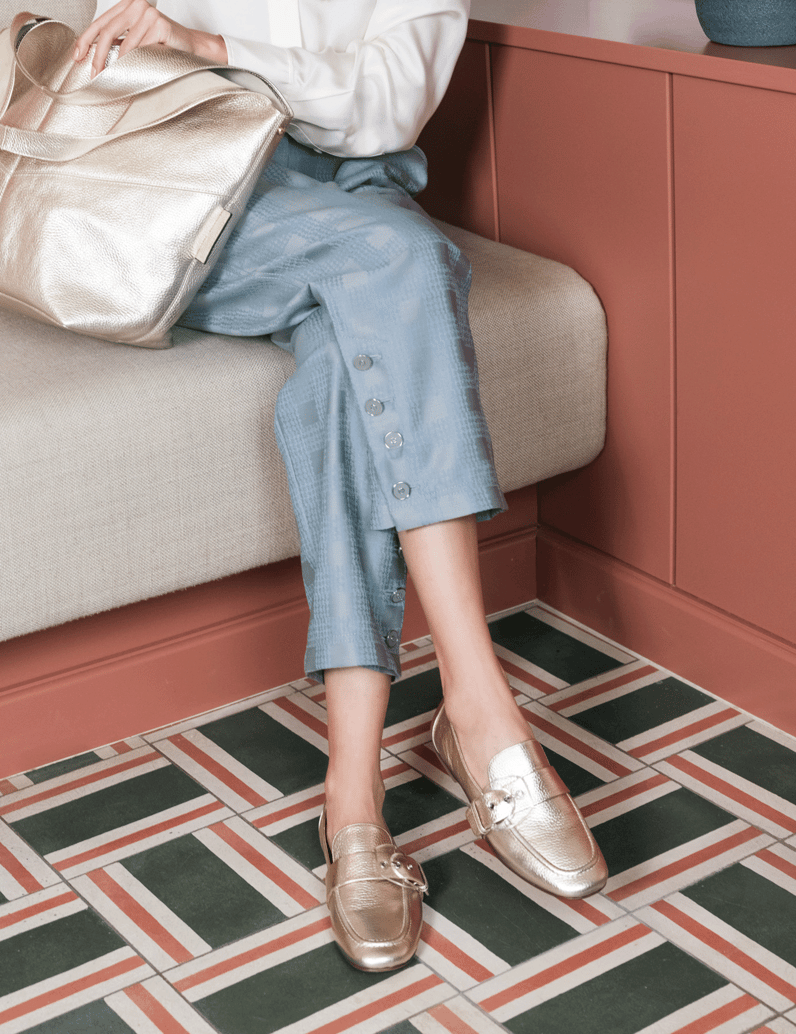 Pat-Calvin-gladko-usnje-mokasini-zlata