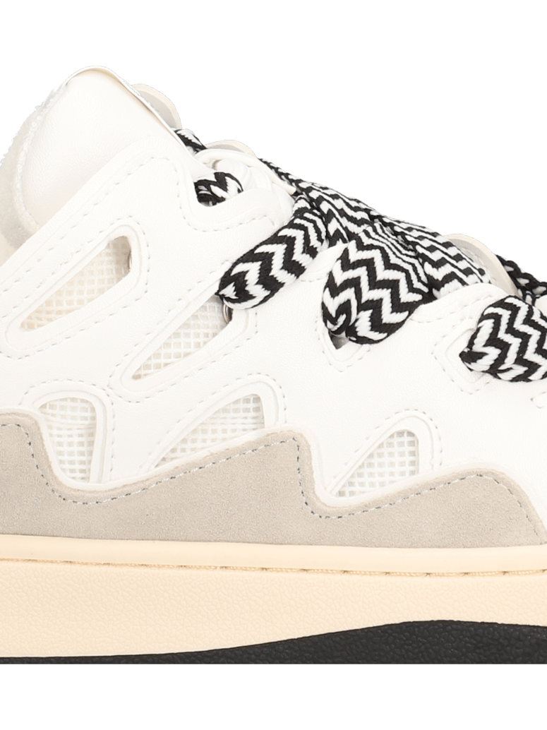 Steve-Madden-ROARING-bela