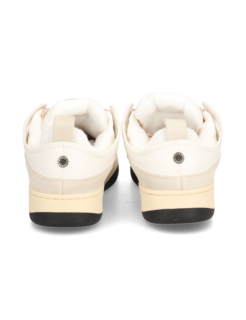 Steve-Madden-ROARING-biela