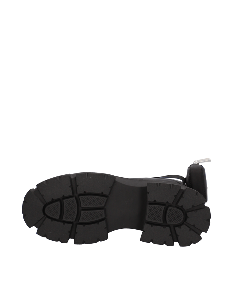 Steve-Madden-TANKER-P