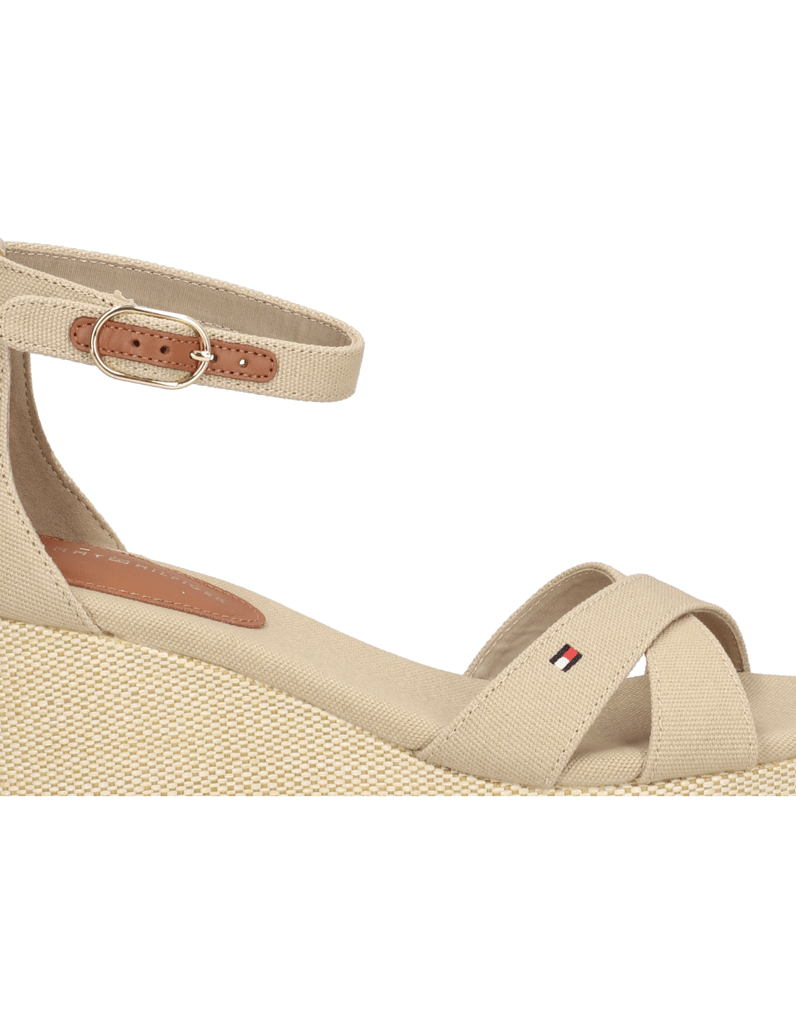 Tommy-Hilfiger-sandále-na-klinovom-podpätku-béžová
