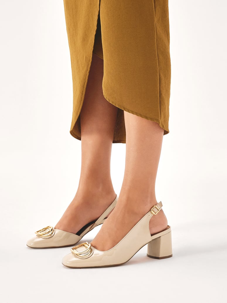 Kazar-Patent-leather-pumps-with-open-heel-on-a-low-post-béžová
