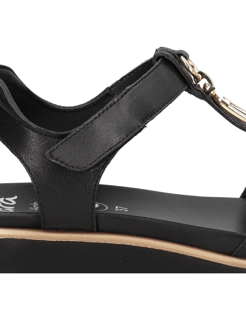 Ara-Bilbao-S-černá