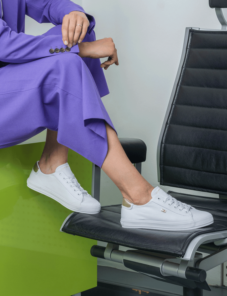 Tommy-Hilfiger-VULC-CANVAS-LACE-UP-SNEAKER-weiss