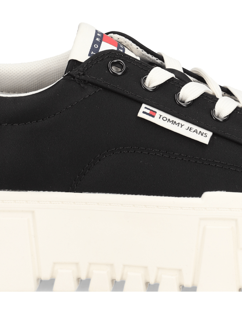 Tommy-Jeans-superge-črna