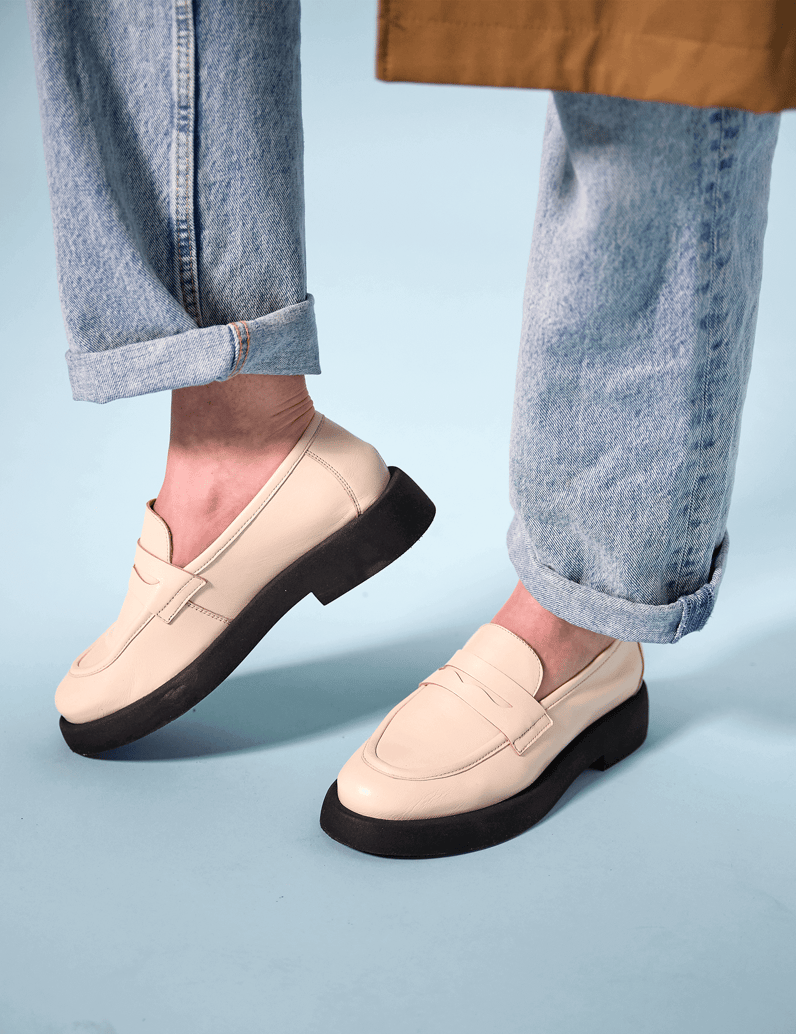 Pat-Calvin-gladko-usnje-mokasini-bela