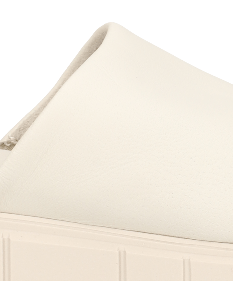 TAMARIS-hladká-koža-šľapky