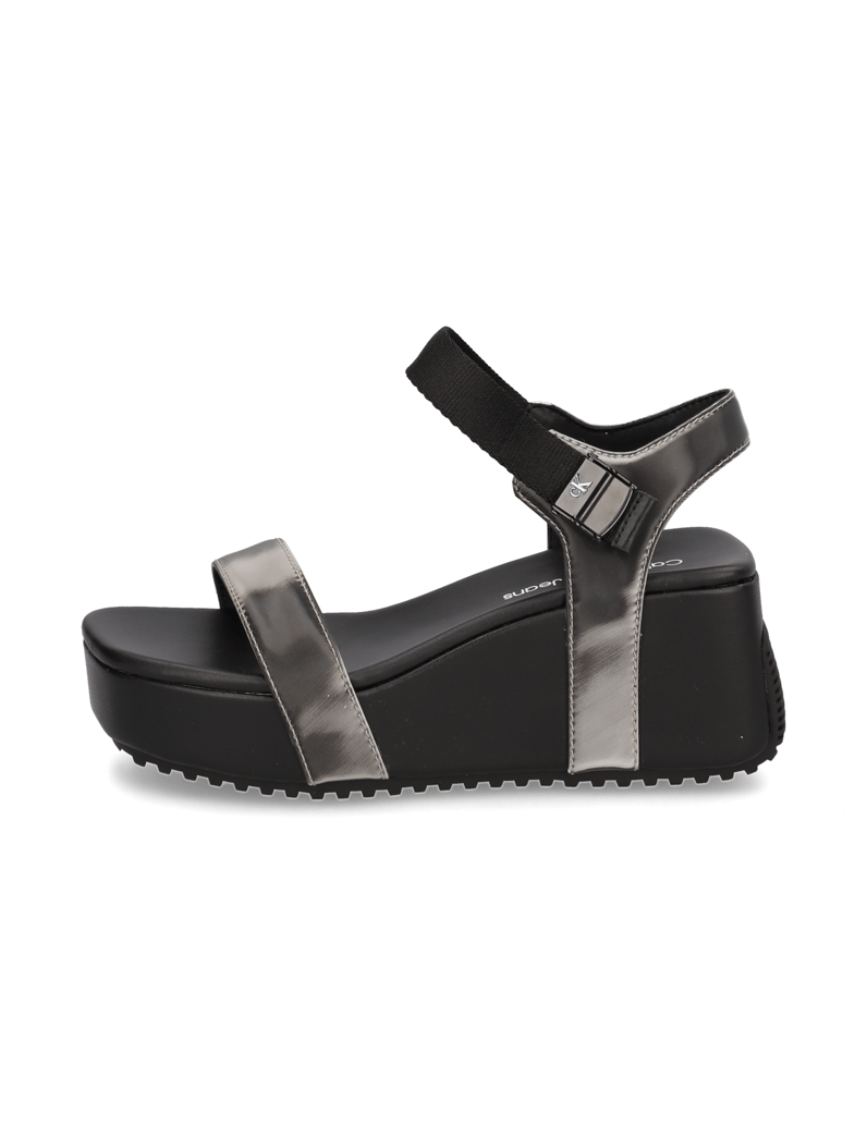 CALVIN-KLEIN-JEANS-WEDGE-BLOCK-SANDAL-METALLIC-DC-čierna