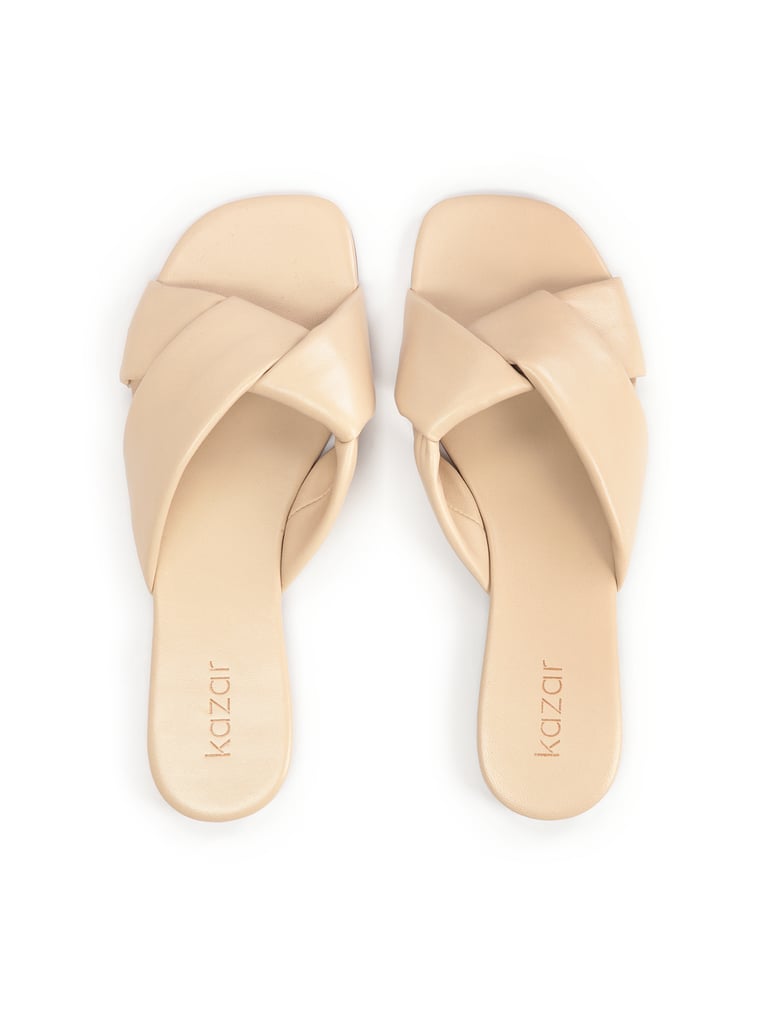 Kazar-Soft-leather-slides-on-a-flat-sole-čierna