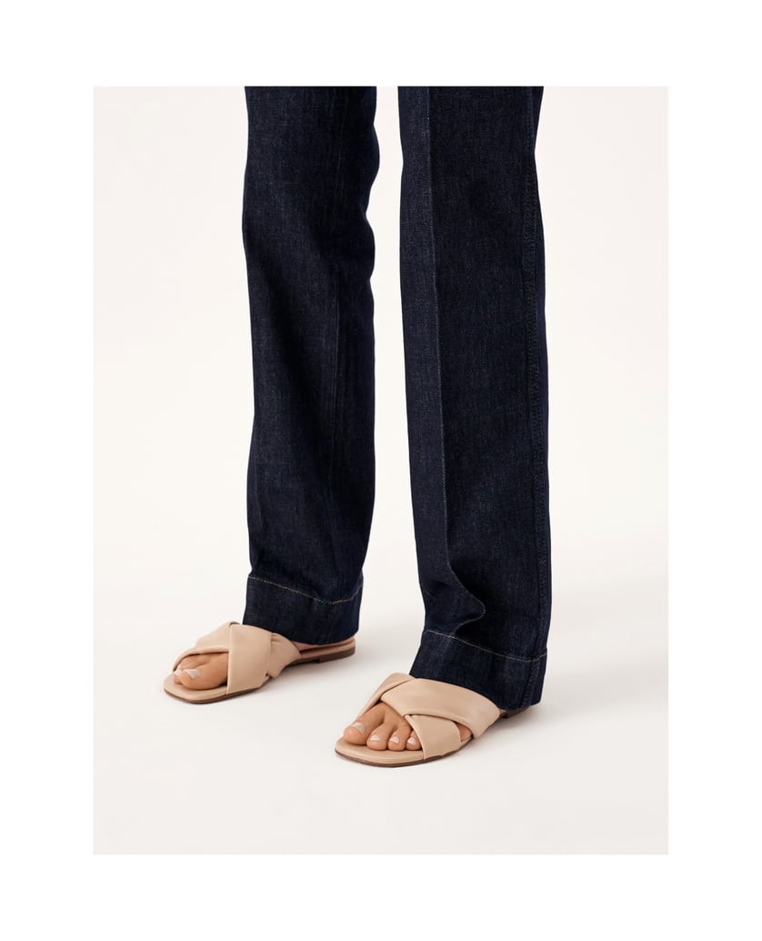 Kazar-Soft-leather-slides-on-a-flat-sole-čierna
