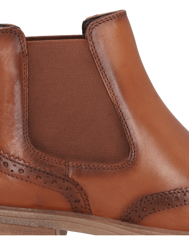 Ara-Chelsea-gležnjarji-konjak