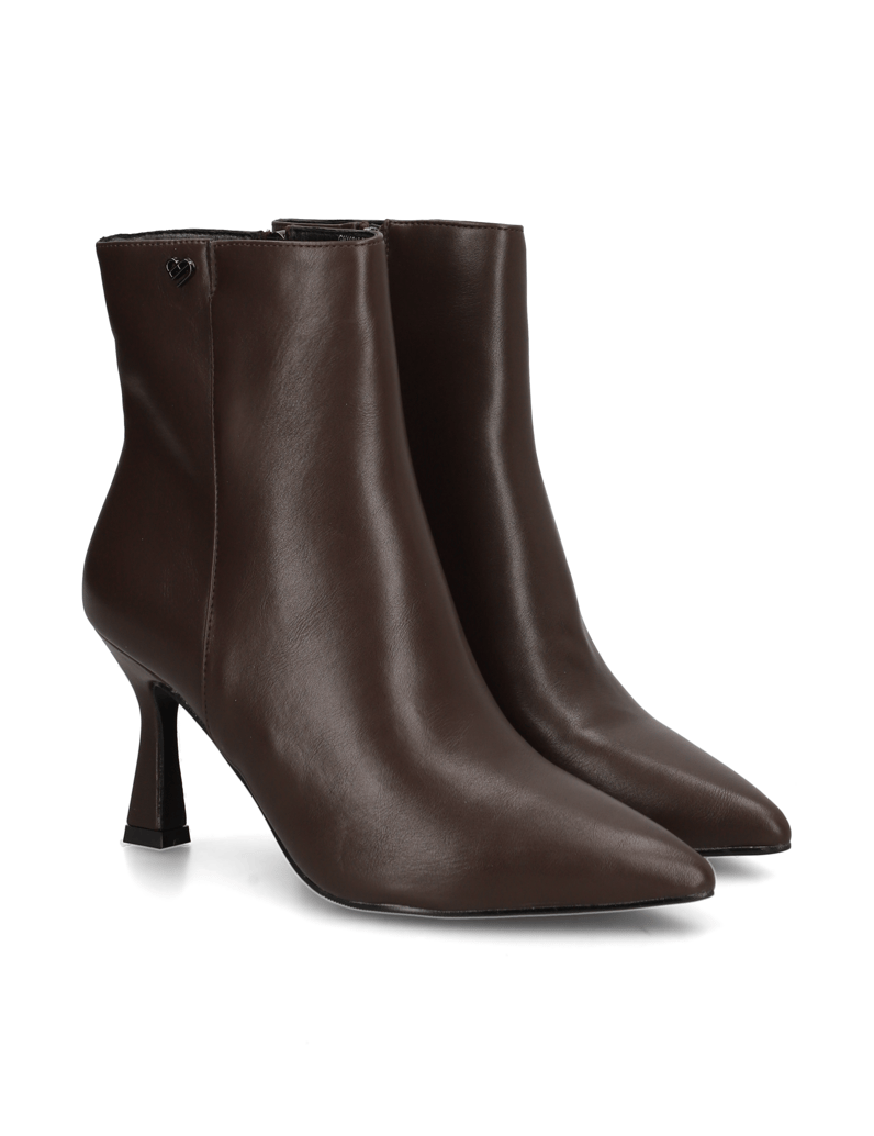 UP-collection-elegantni-gležnjarji-črna