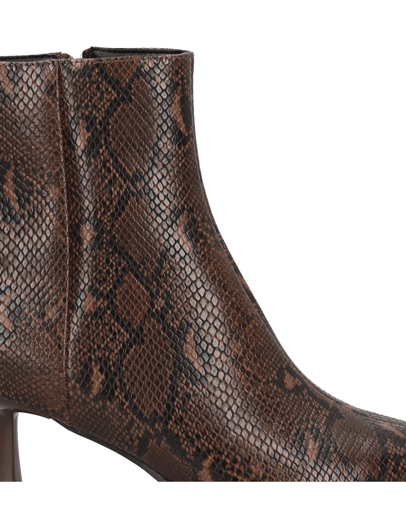 UP-collection-elegantni-gležnjarji-črna