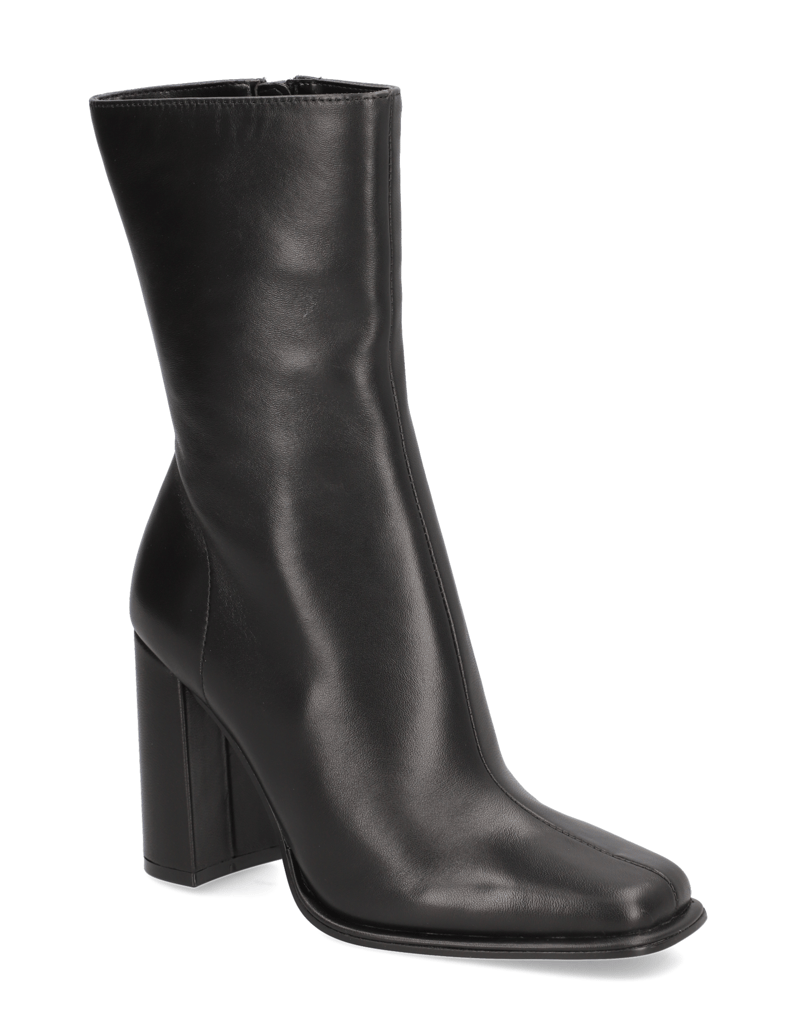 Steve-Madden-FOREMOST