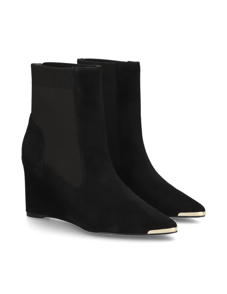 Silvia-Schneider-AVA-schwarz