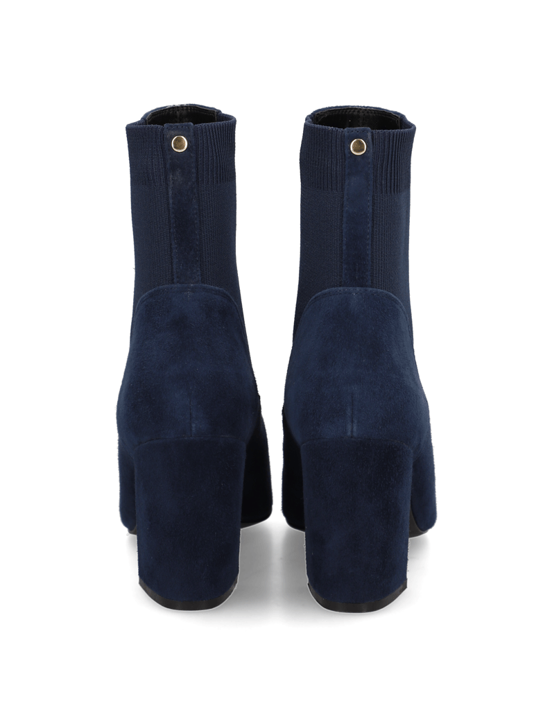 Silvia-Schneider-GRETA-schwarz