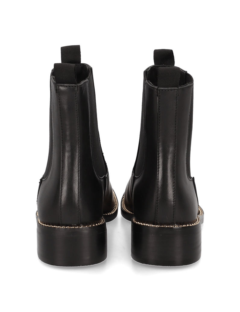 Silvia-Schneider-JOSEPHINE-schwarz