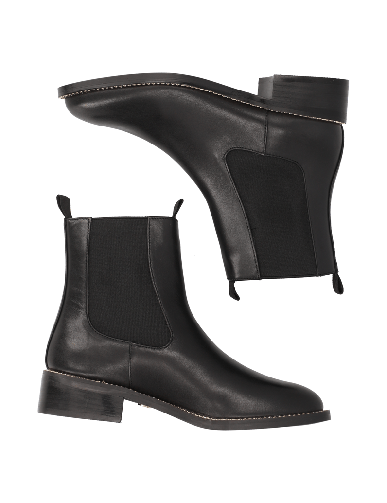 Silvia-Schneider-JOSEPHINE-schwarz