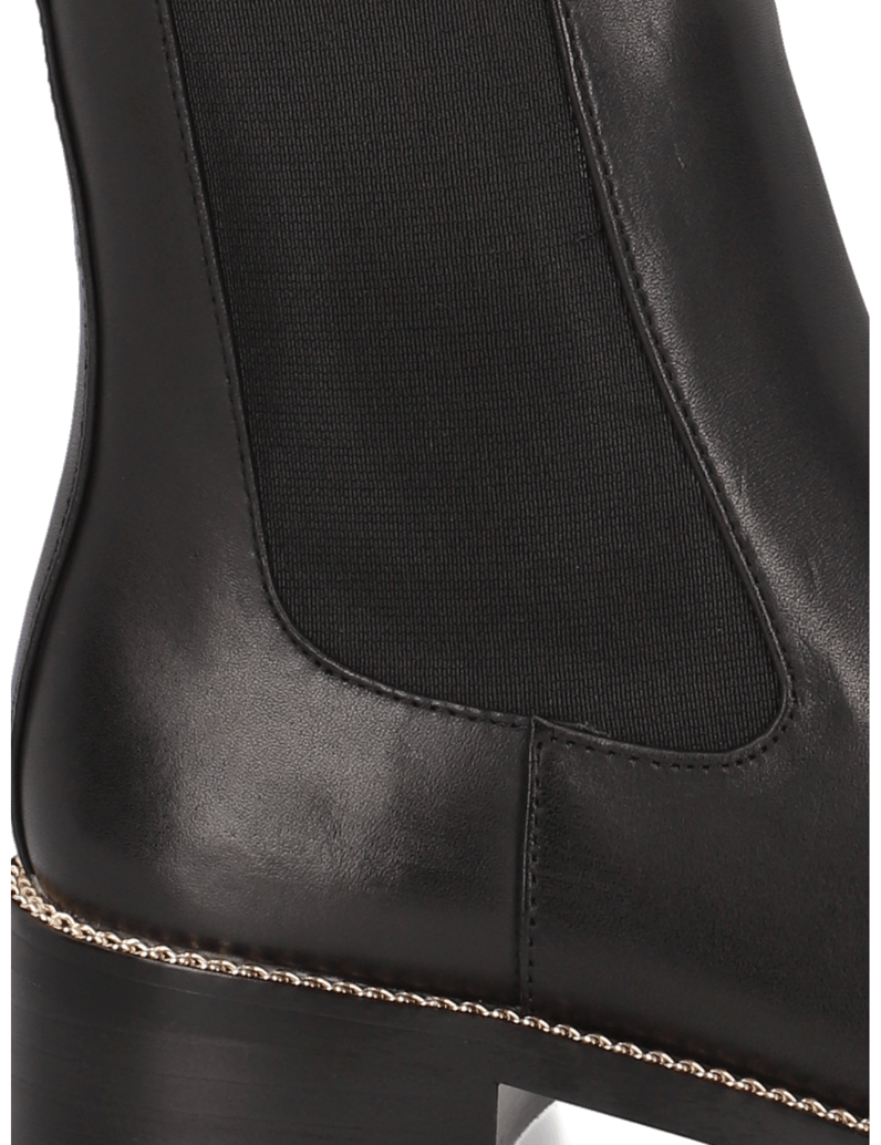 Silvia-Schneider-JOSEPHINE-schwarz