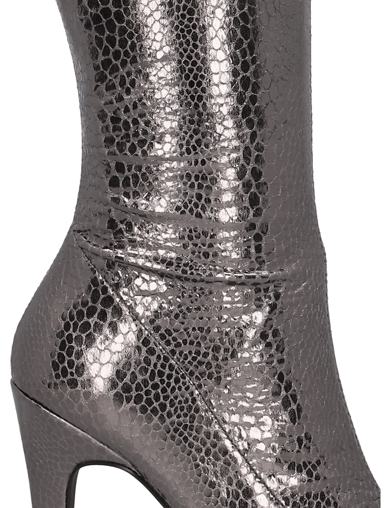 Silvia-Schneider-SILVIA-schwarz