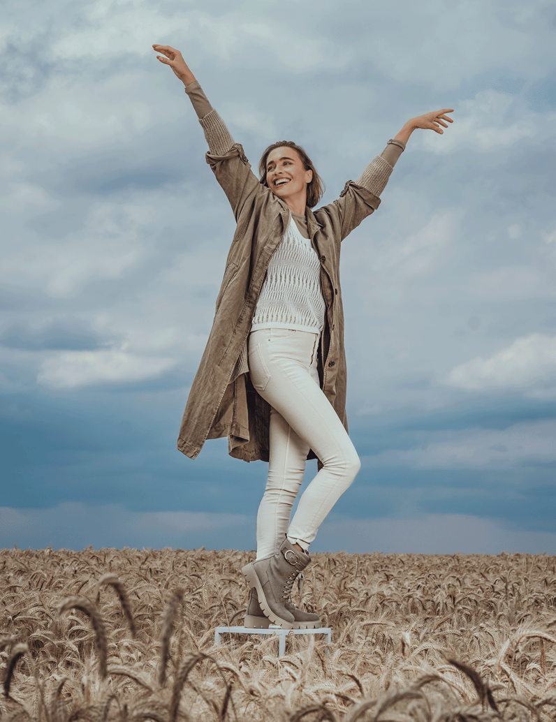 DELKA-nubuk-snurovacia-obuv-čierna