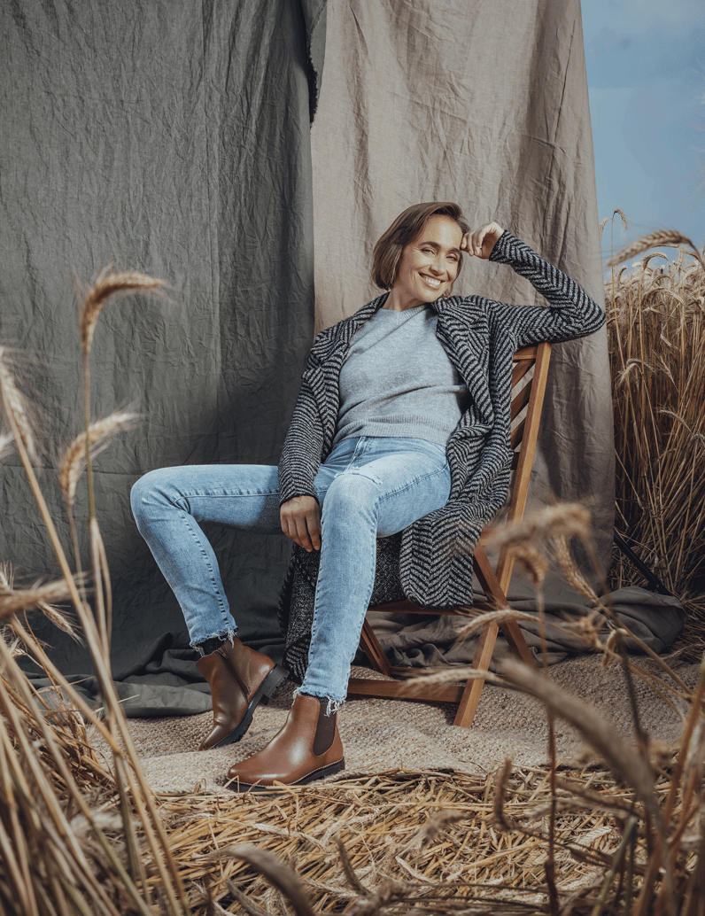 DELKA-imitacija-usnja-Chelsea-gležnjarji-črna