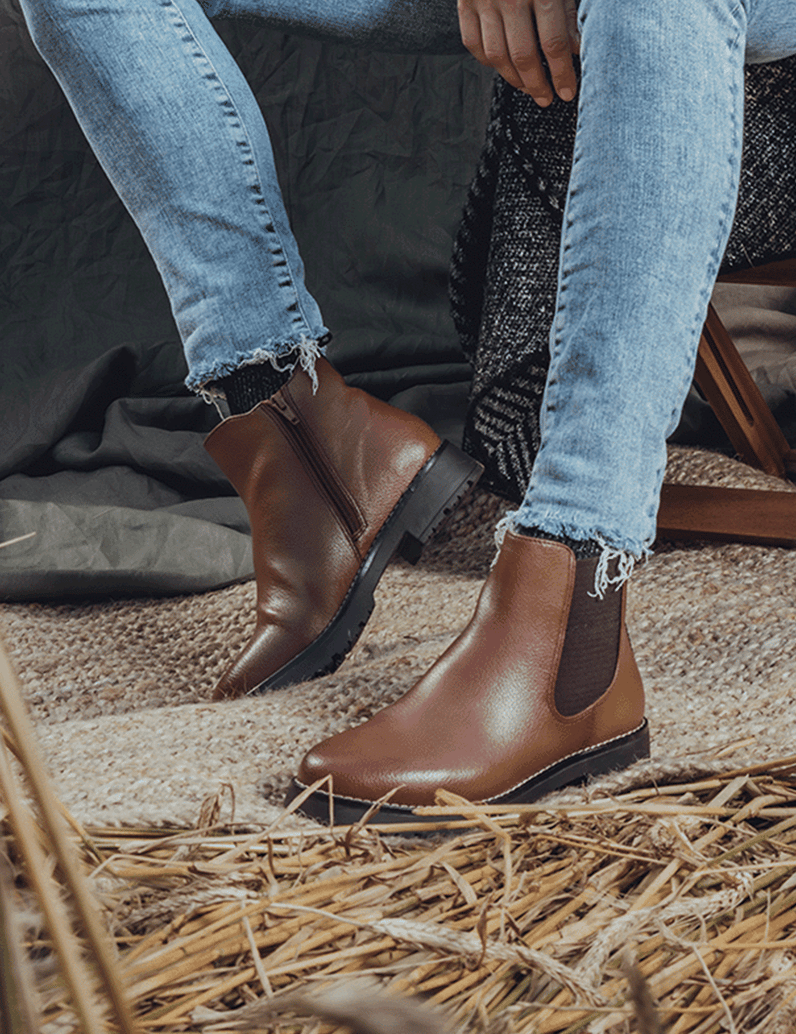 DELKA-imitacija-usnja-Chelsea-gležnjarji-črna