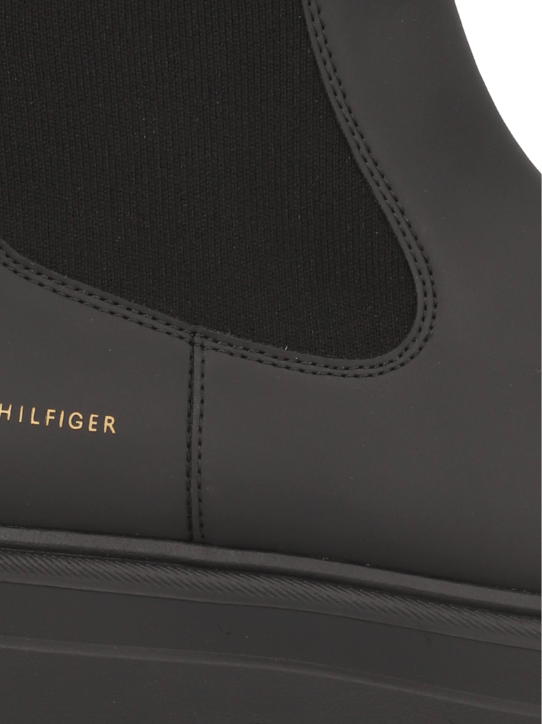 Tommy-Hilfiger-FEMININE-SEASONAL-UTILITY-BOO