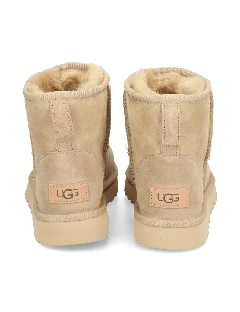 UGG-CLASSIC-MINI-II-čierna