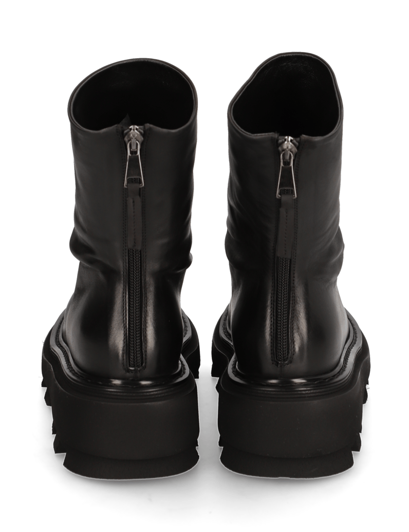 Elena-Iachi-Glattleder-Boot