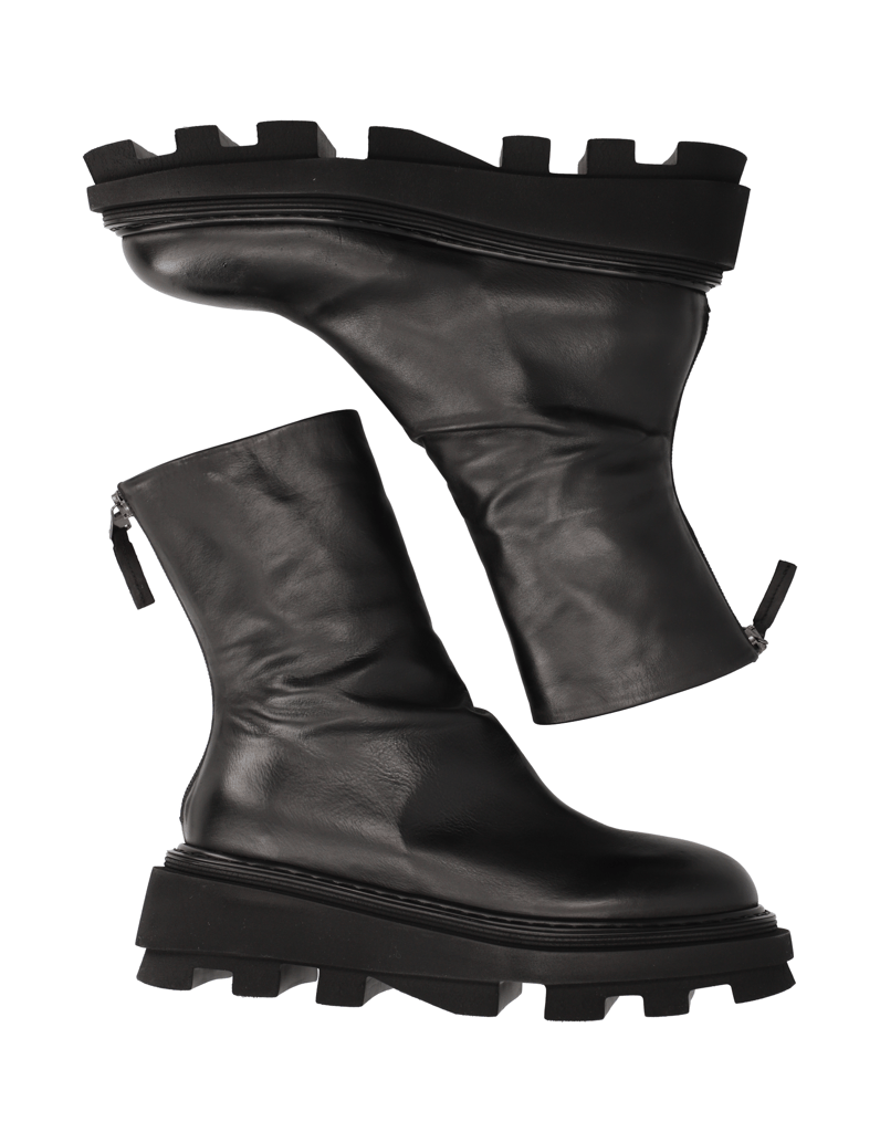 Elena-Iachi-Glattleder-Boot