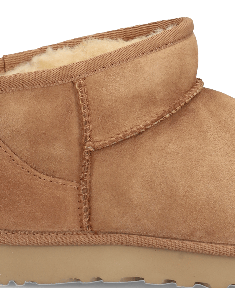 UGG-CLASSIC-ULTRA-MINI-čierna