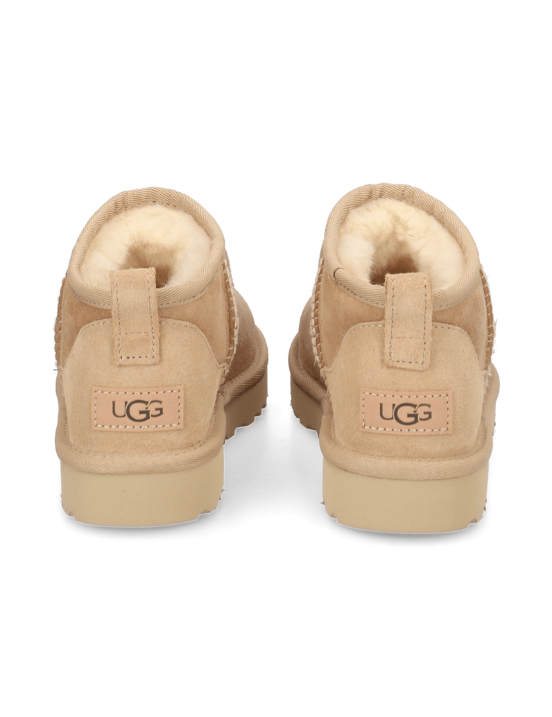 UGG-CLASSIC-ULTRA-MINI-čierna