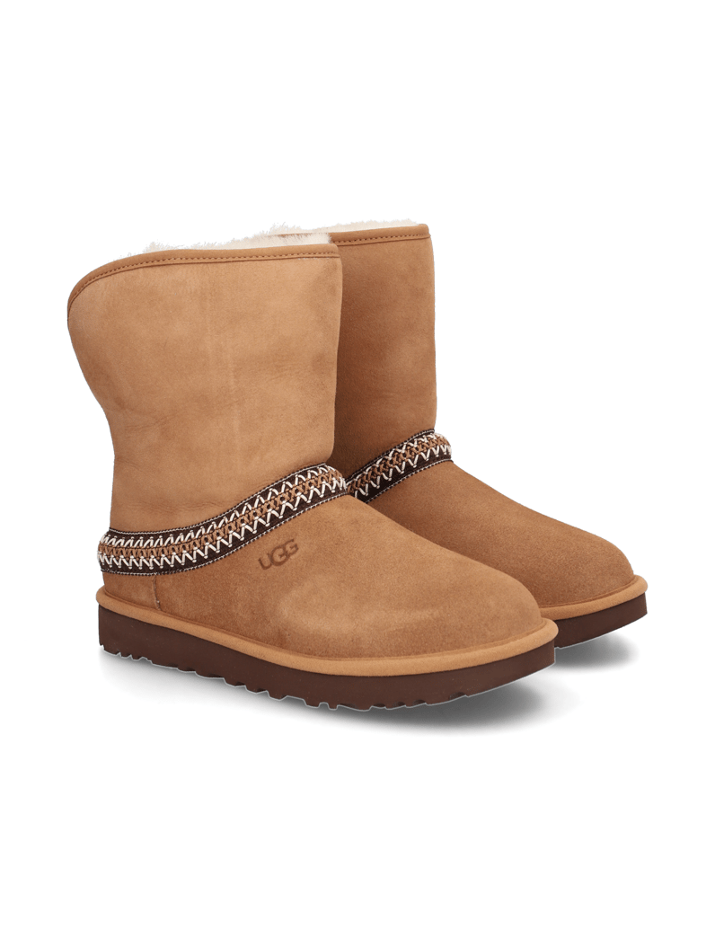 UGG-CLASSIC-SHORT-CRESENT-schwarz