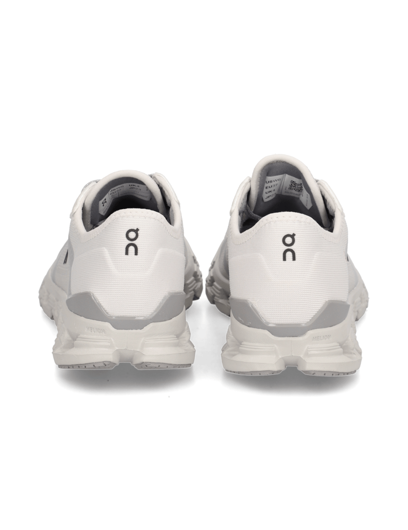 On-CLOUD-X-4-AD-črna