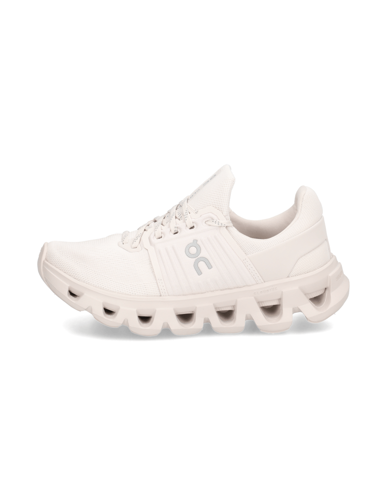 On-CLOUDSWIFT-4-AD-črna