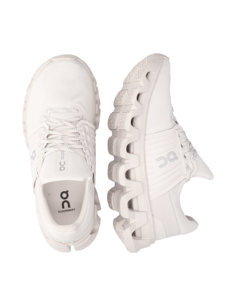 On-CLOUDSWIFT-4-AD-črna