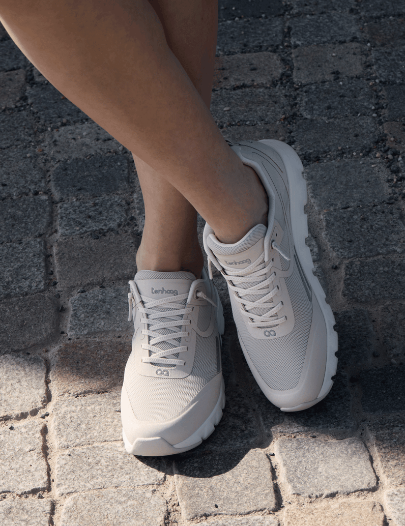 tenhaag-THG-2-čierna