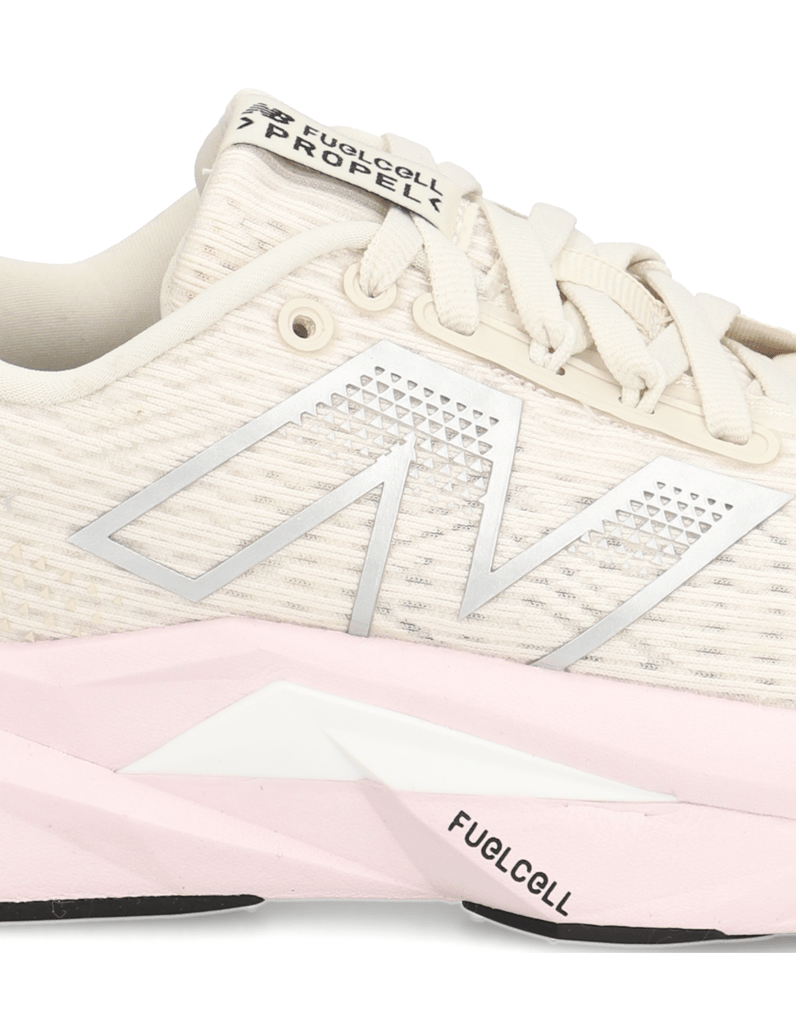 New-Balance-Fuel-Cell-Propel-v5-bela