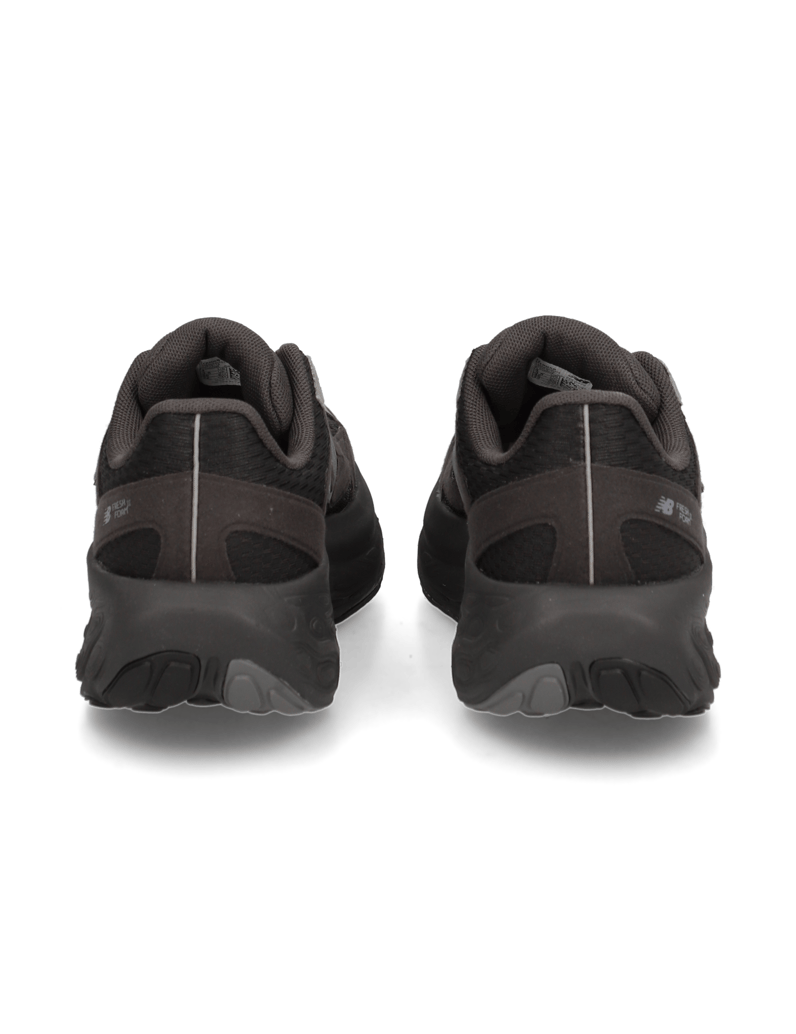 New-Balance-UTRNAB-schwarz